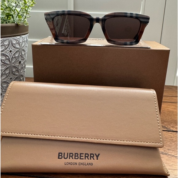 Burberry Sunglasses - Picture 2 of 5